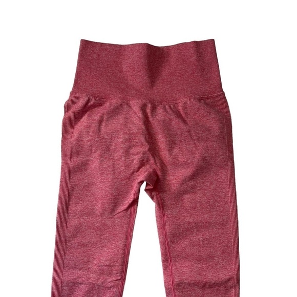 Seamless Booty Shaping Cropped Leggings Pink Size Medium - Picture 3 of 6